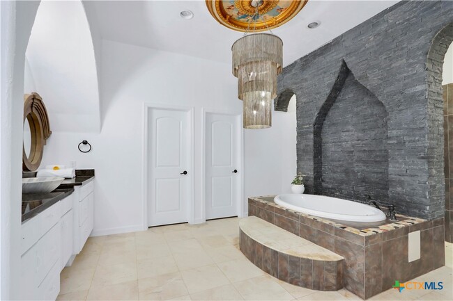 Building Photo - 513 Persimmon Trail