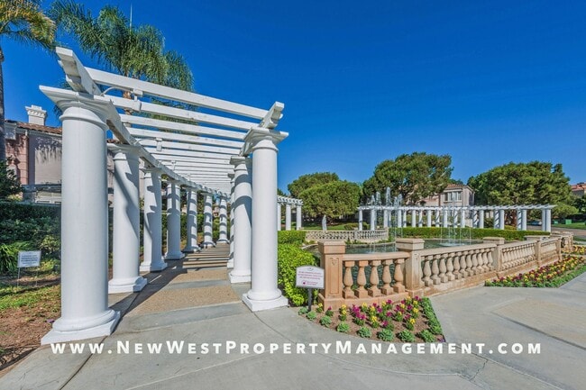 Building Photo - Newly renovated 2-bedroom UTC townhome in the coveted Andria of Renaissance at La Jolla community...
