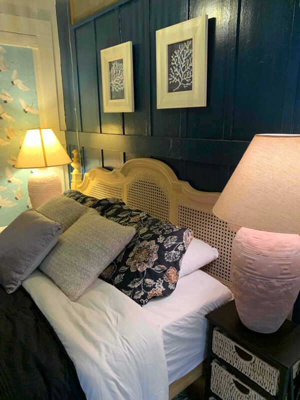 Building Photo - 214 Kuliouou Rd