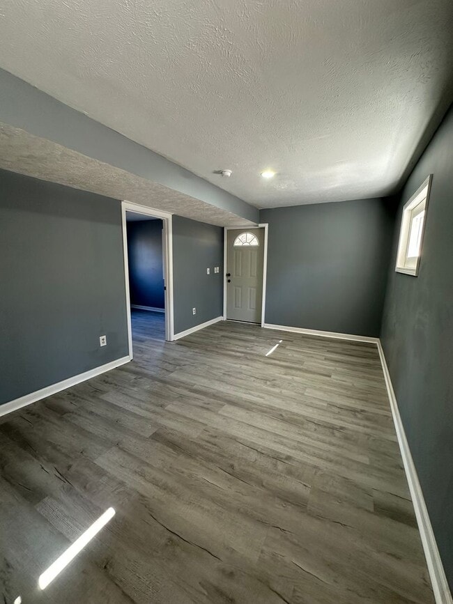 Building Photo - 5 Bedroom / 3 Bath Home Kingsport, TN