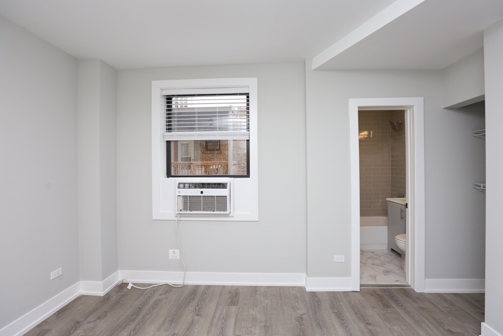 Building Photo - 510 W Belmont Ave