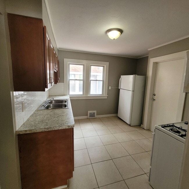 Building Photo - 2624 Portman Ave