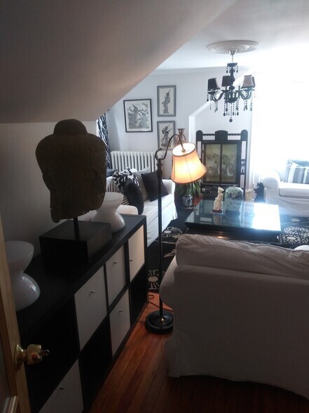 suite living room - 523 Overdale Rd