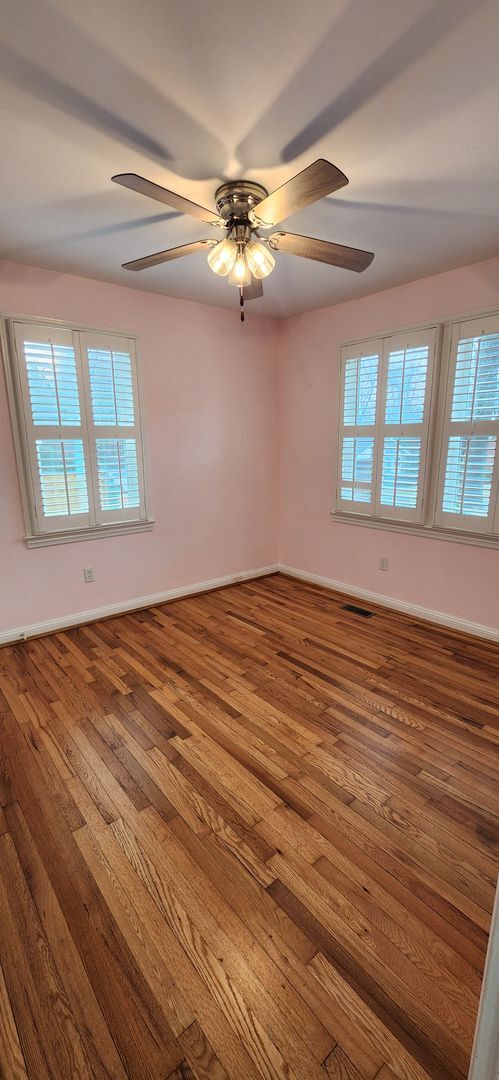 Building Photo - Adorable Cottage in Sherwood Forest Subdiv...