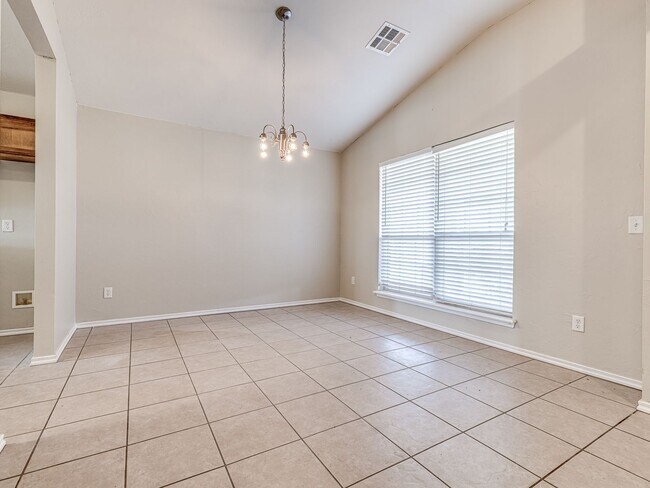 Building Photo - Updated home in Edmond + 3 bed + 2 bath