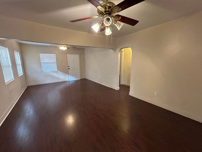 Building Photo - Charming 3 Bed/2 Bath in SW Bakersfield w/...