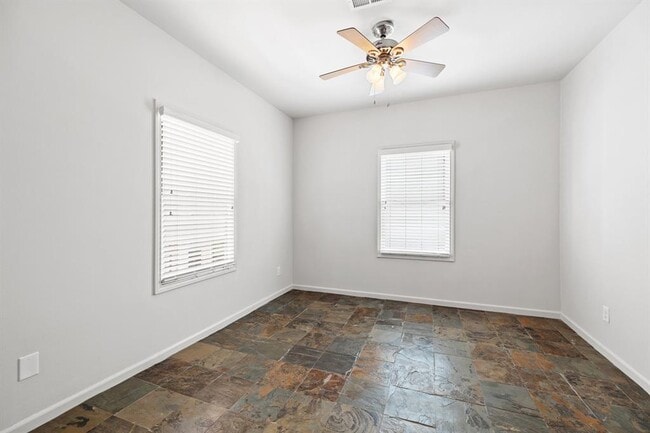 Building Photo - 631 Cortlandt St