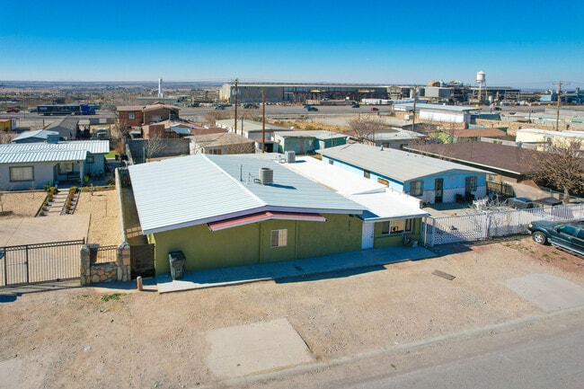 Building Photo - 8613 Kingsway Dr