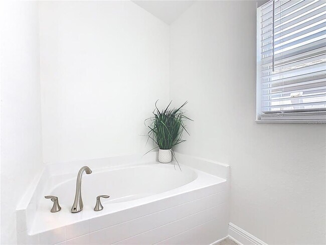 Building Photo - 465 Buchannan Dr