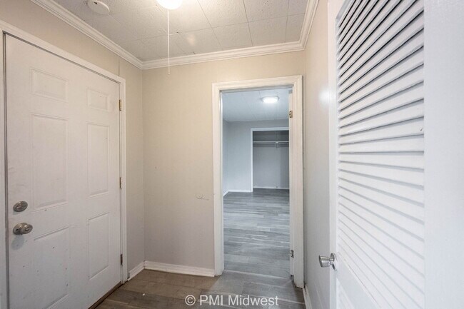 Building Photo - 4923 Barlow Dr