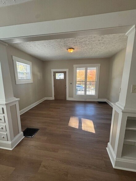 Building Photo - Bates-Hendricks/Newly Remodeled 3 Bedroom ...