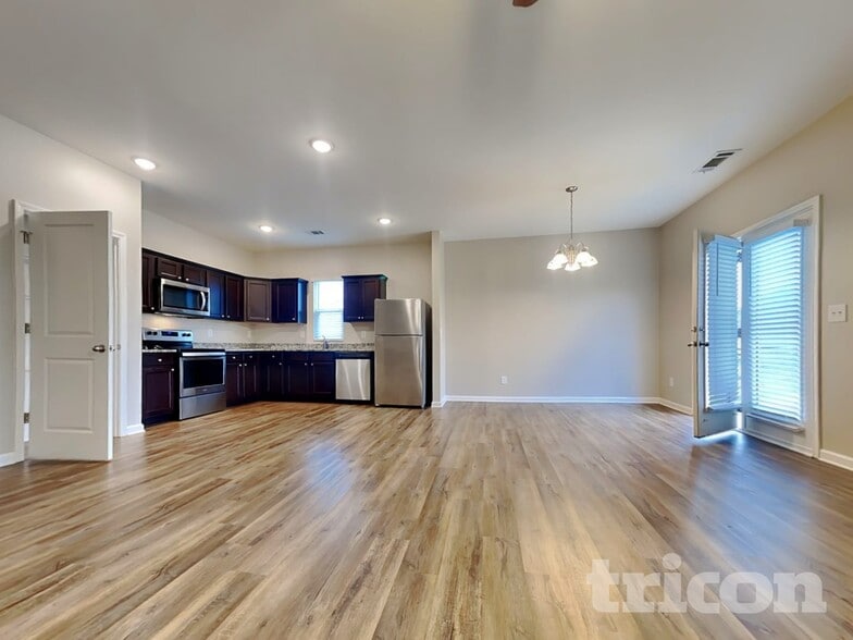 Building Photo - 381 Alexander Ln