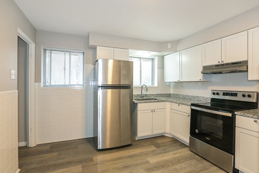 Building Photo - 13355 Old Halls Ferry Rd