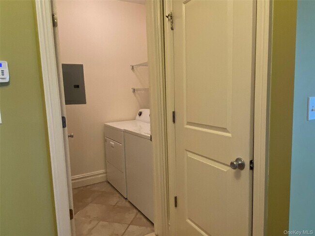 Building Photo - 16 Nicole Ct