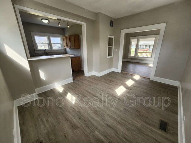 Building Photo - 1609 College Ave