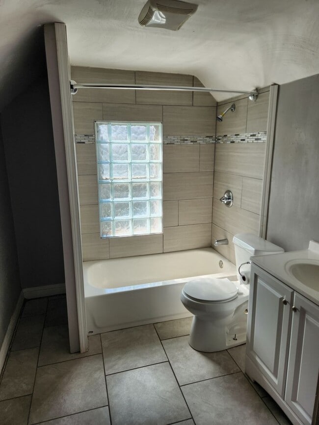 Building Photo - Great 3 Bed 2 Bath for Rent