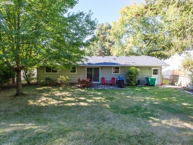 Building Photo - Beautiful 3 Bedroom Ranch Style Home in Cedar Hills with Remodeled Gourmet Kitchen!