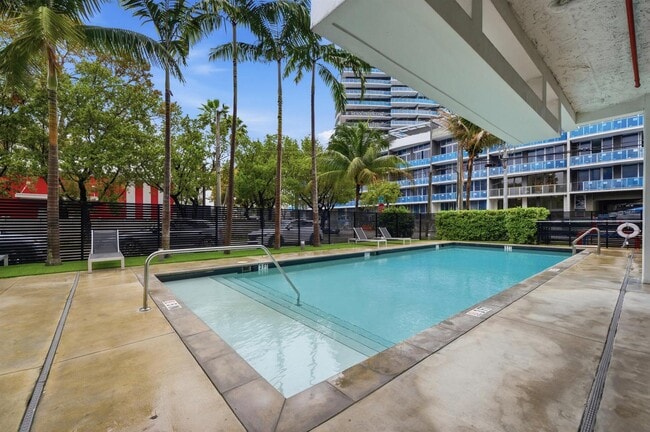 Building Photo - 13800 Highland Dr