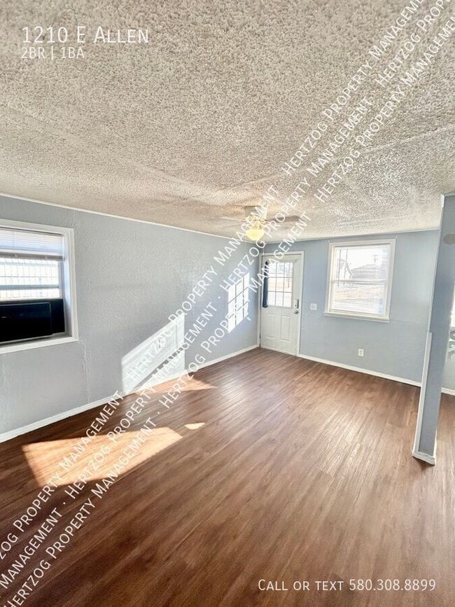 Building Photo - 1210 E Allen-