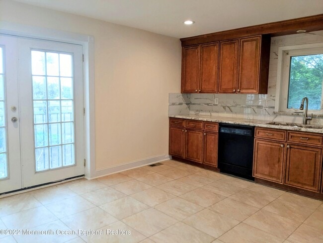 Building Photo - 120 Plainfield Ave