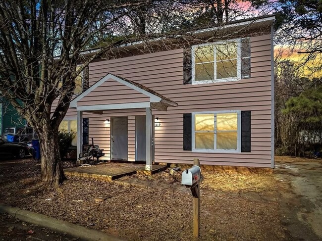 Building Photo - 612 Hilltop Dr