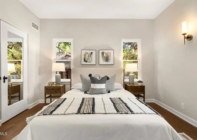 Building Photo - 1694 Oakwood St