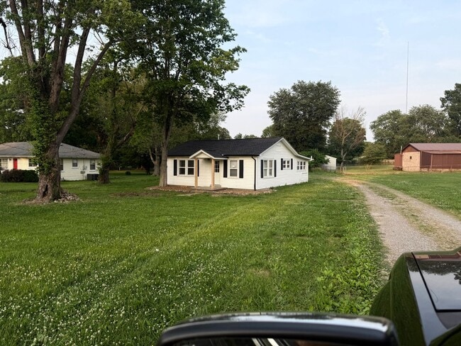 Building Photo - 2 Bed 1 Bath House with Office, Laundry Room and Garage