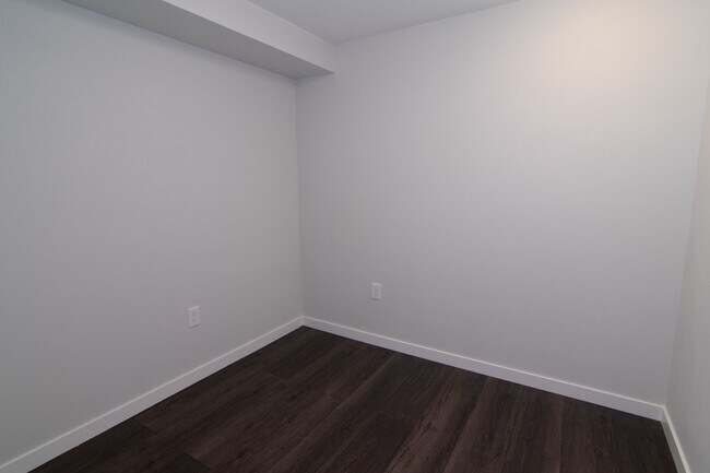 Building Photo - 3 Bed 2 Bath fully updated home adjacent to park & shopping