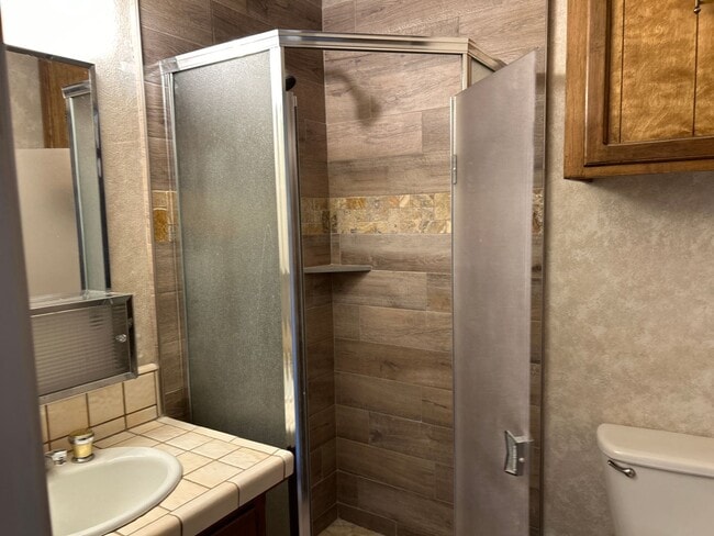 Building Photo - Charming and Close to Dining, Shopping, Gym, Theater