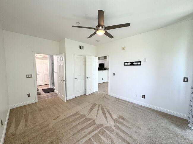 Building Photo - Perfect Shape Dublin Ranch Condo with quic...