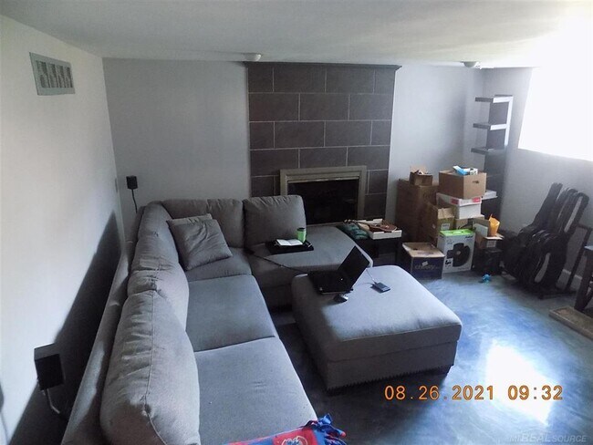 Building Photo - 2127 Hopkins Dr