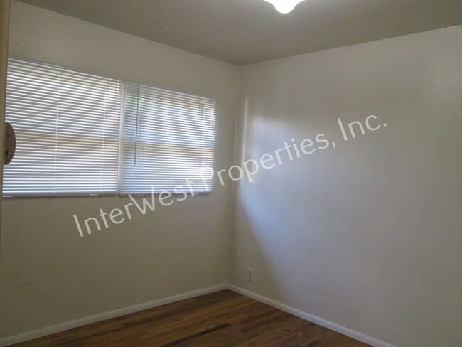 Building Photo - Montavilla Cutie! 2bd 1 ba home with Garag...
