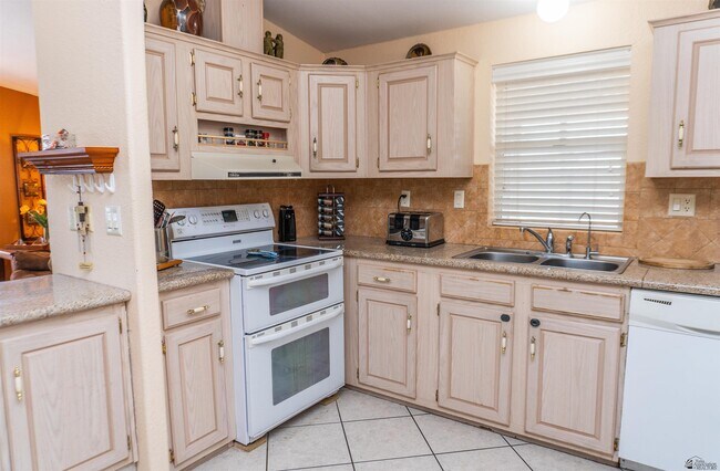 Building Photo - 10772 S Williams Ave