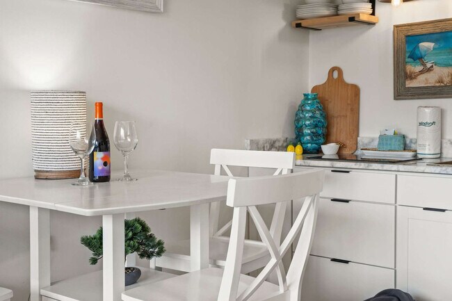 Building Photo - 214 Miracle Strip Pkwy SW