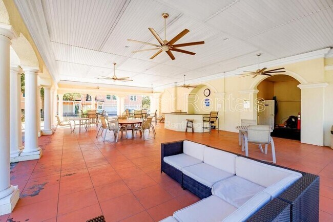 Building Photo - 2252 Beach Dr