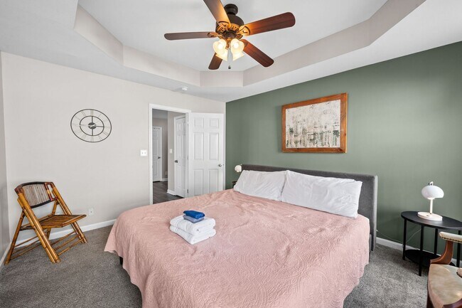 Building Photo - Fully Furnished | Bonus Room | Fenced Yard |No Backyard Neighbors!