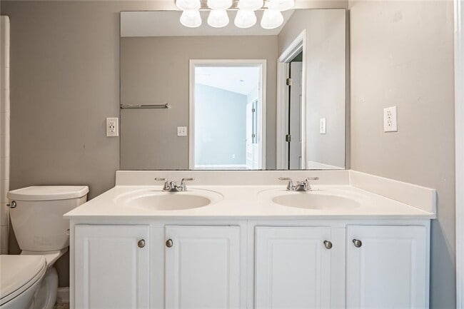 Building Photo - 2302 Towneheights Terrace SE