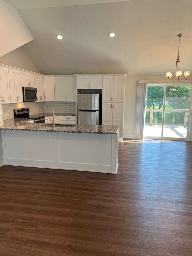 Building Photo - NEW PRICE!!!  Don't miss out.