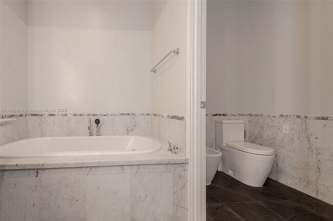 Building Photo - 6103 Aqua Ave