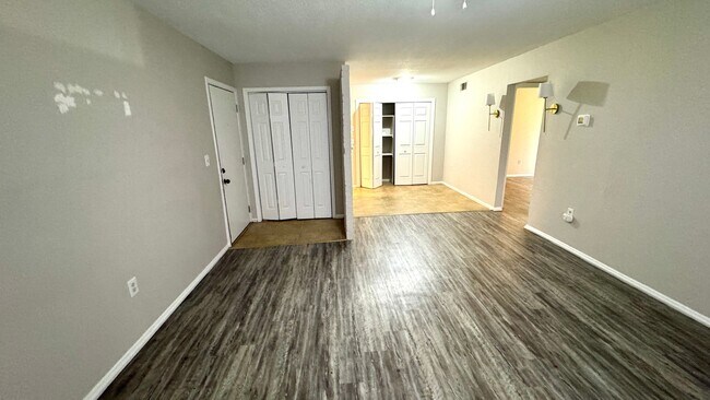 Building Photo - 1700 SW 16th Ct
