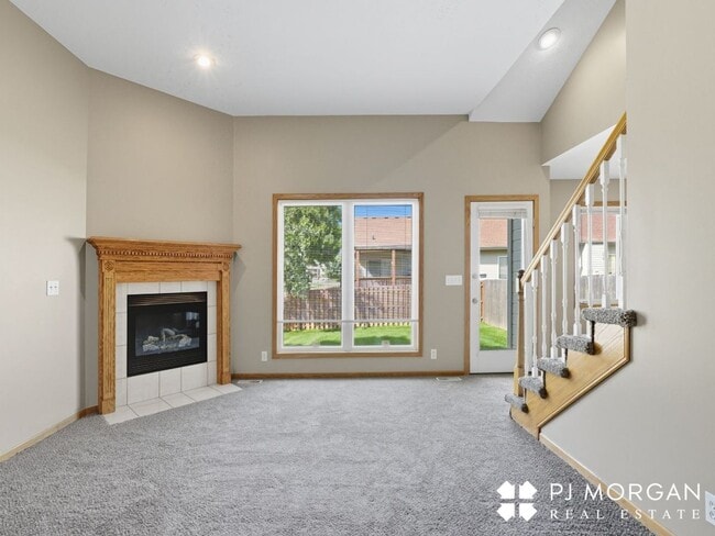 Building Photo - 3 Bedroom, 3 Bathroom - Available Immediately