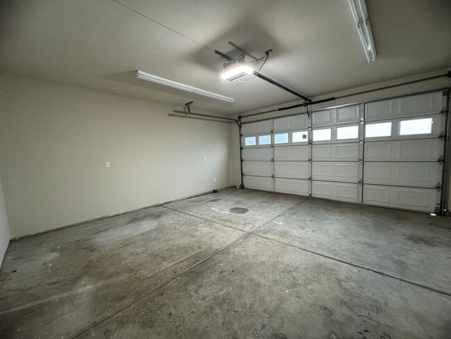 Building Photo - Available NOW - Stunning 3 Bed, 3 Bath Home in North Chico