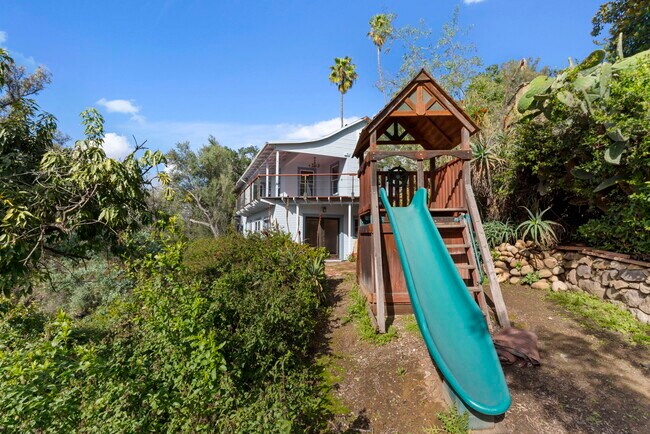 Building Photo - 1409 Avon Park Ter