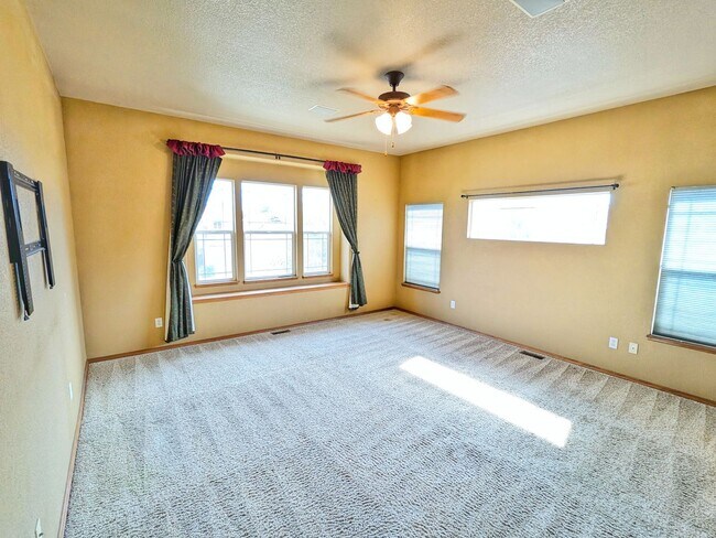 Building Photo - Gorgeous 5b 3b Single Family Home w/ a View