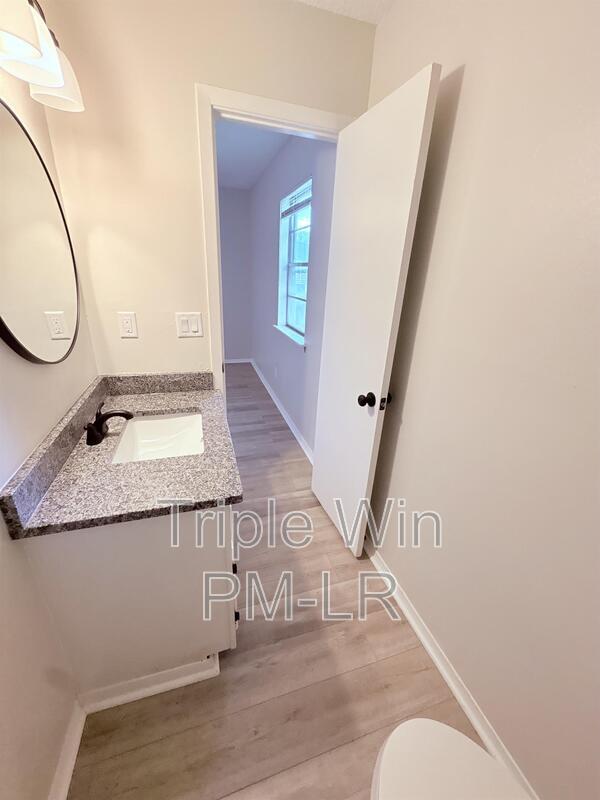 Building Photo - 220 Randall Dr