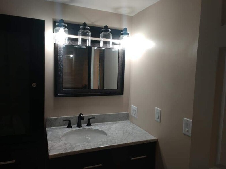 Building Photo - 6212 Tennis Ct