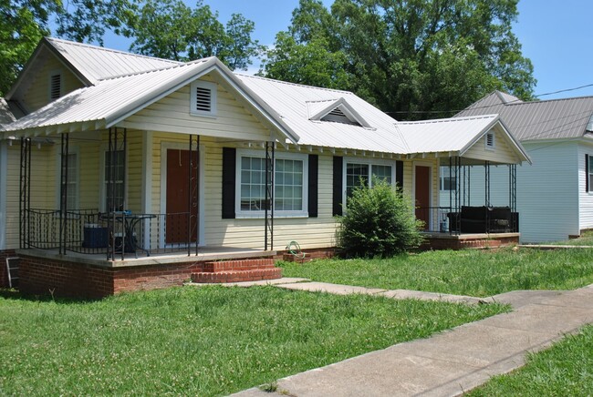Primary Photo - 308 Clinton St SE