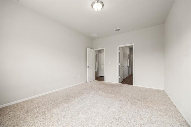 Building Photo - 13925 Heywood Dr