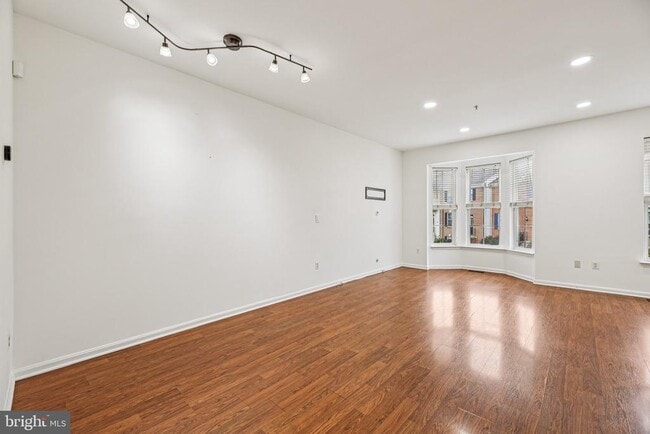 Building Photo - 633 Baystone Ct