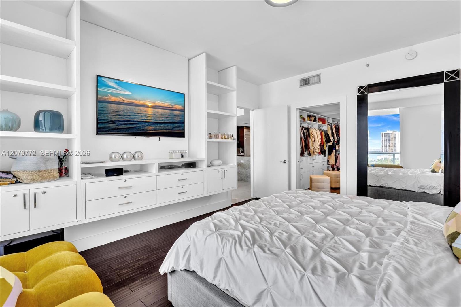 Building Photo - 900 Biscayne Blvd